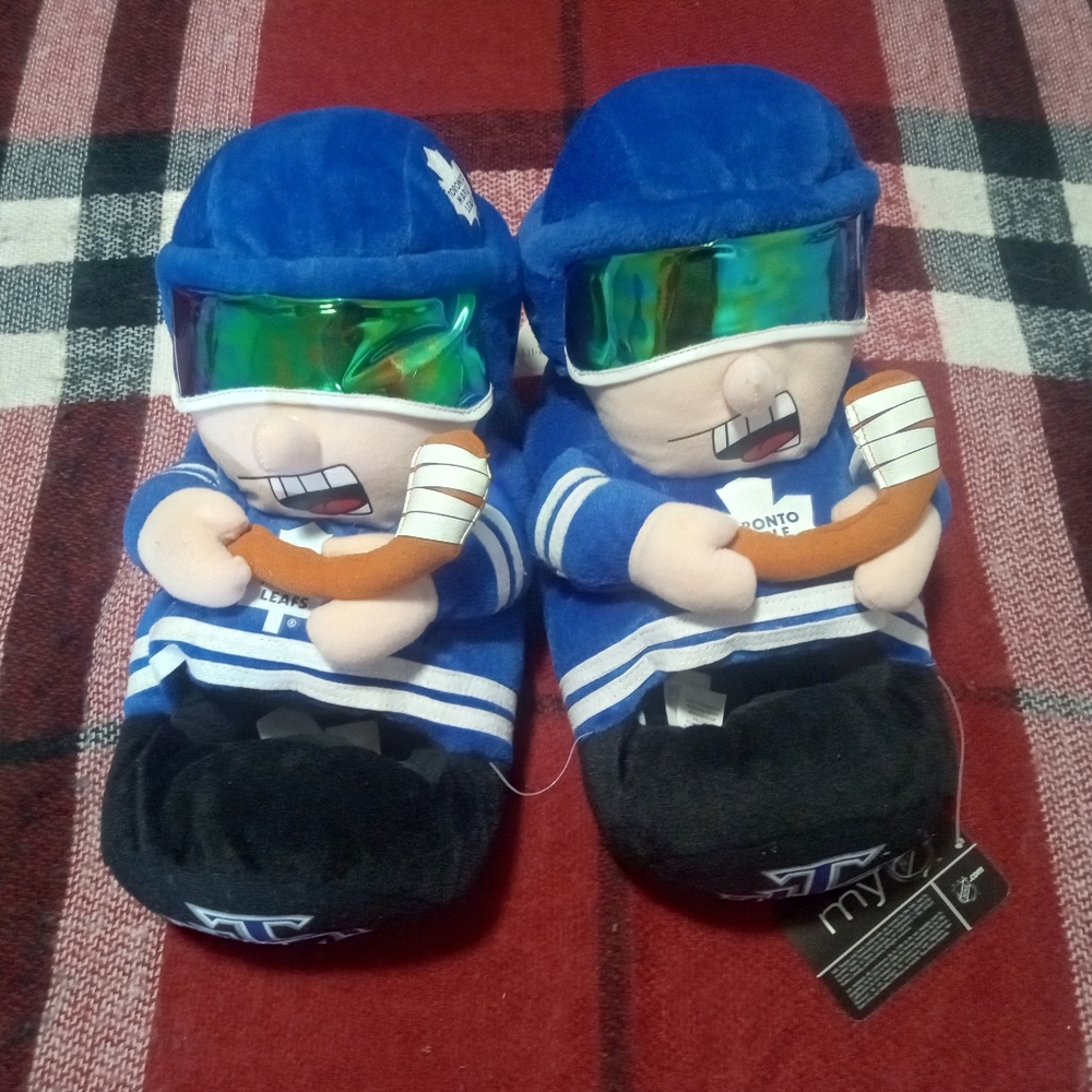 NHL Maple Leafs Men's Blue and Black Slippers with Hockey Player